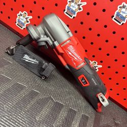 Milwaukee M12 FUEL 12-Volt Lithium-Ion Brushless Cordless 16-Gauge Variable Speed Nibbler (Tool-Only)
