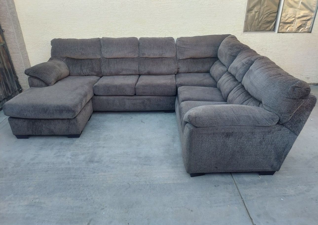Gray Sectional (WILL DELIVER)