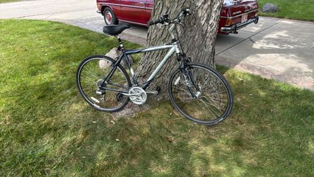 Trek Hybrid virtually New 7200