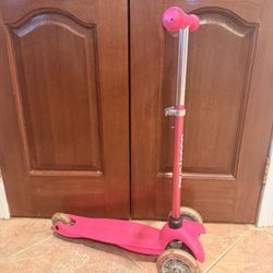 Pink Daddy Child 3-Wheel Scooter & Minnie Helmet