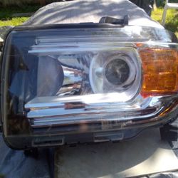 GMC Canyon Headlight Driver side Only