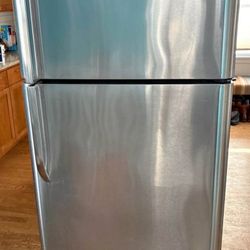 REFRIGERATOR LIKE NEW CONDITION 