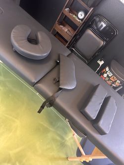 Massage bed/table