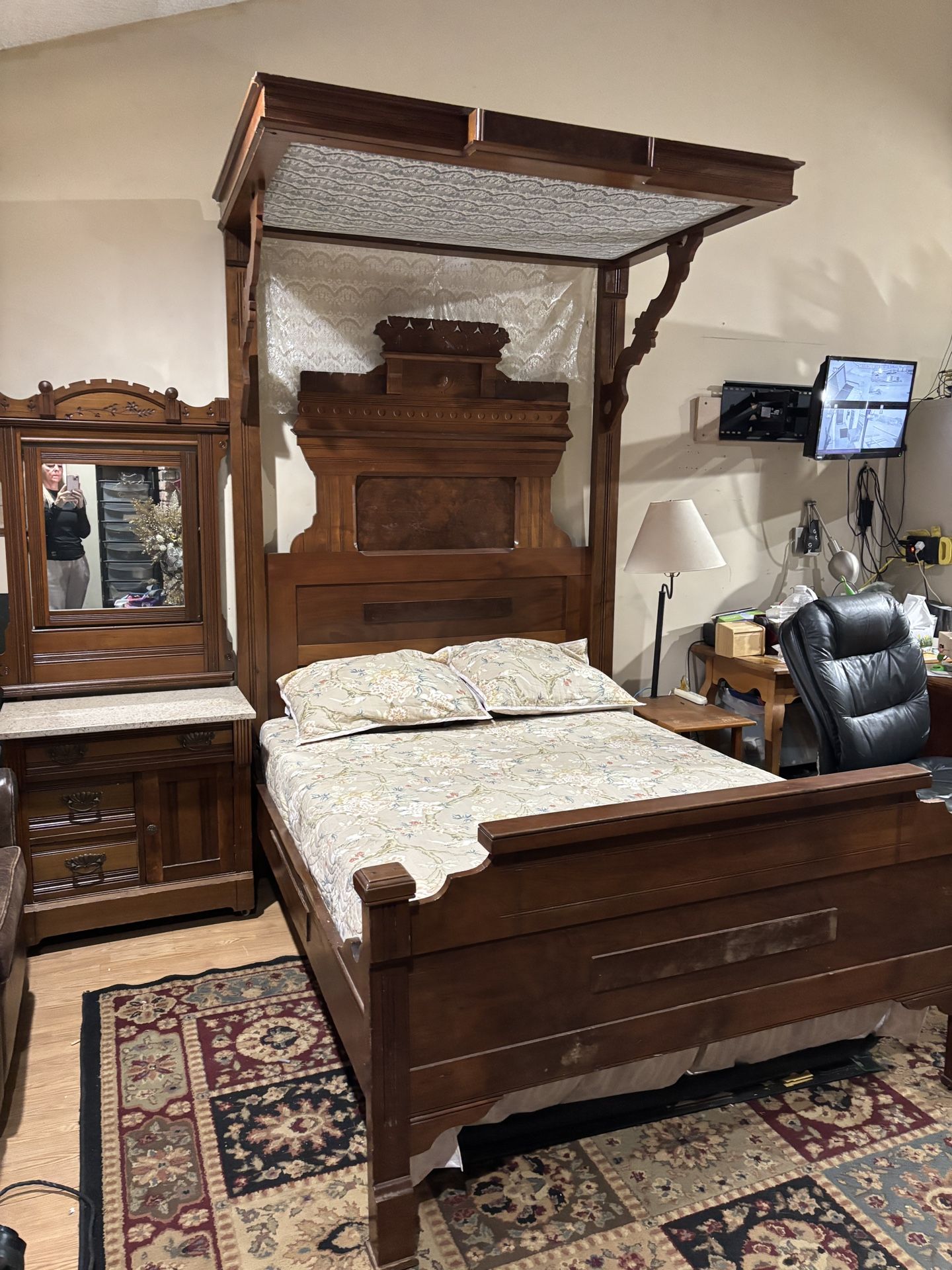 1890 Walnut East Lake Teaster Bed