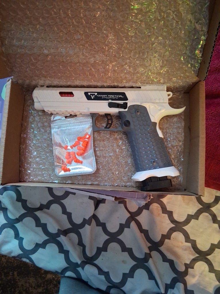 Combat Master Toy Gun That Shhoots Plasic Bullets And Shells