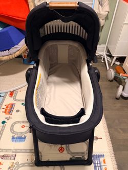 Nuna LYTL bassinet + stand