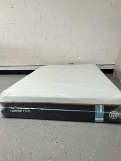 Tempur-Pedic Luxe Breeze Firm Queen