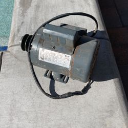 1/4 HP electric Motor With 2 1/2” Pully , Runs great