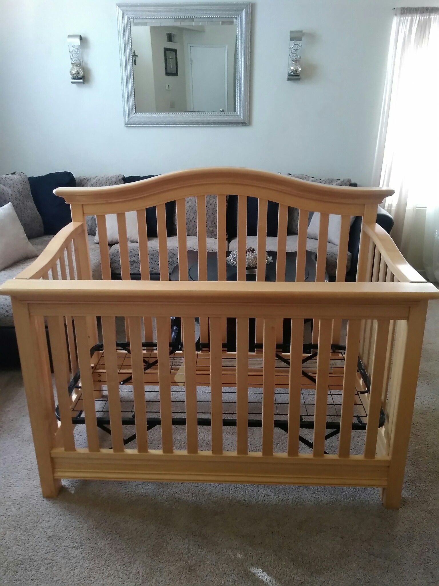 BEAUTIFUL BABI ITALIA CONVERTIBLE CRIB COMPLETE WITH MATTRESS