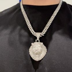 Moissanite chain and pendent set