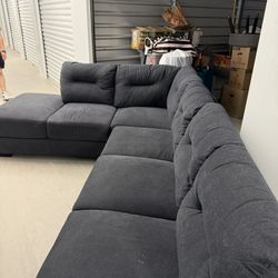 Living spaces sectional couch 
