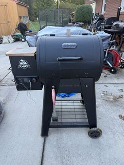 Pit Boss Lexington Wood Fired Pellet Grill and Smoker 