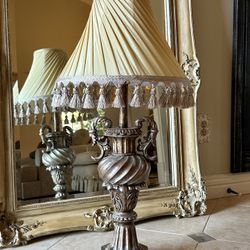Elegant Classic Table Lamp