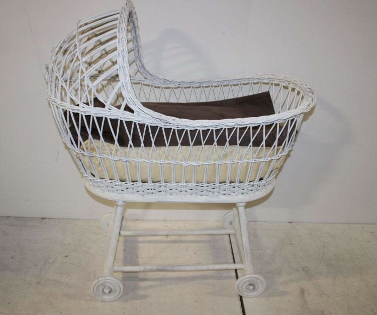 Wicker Doll Basinet