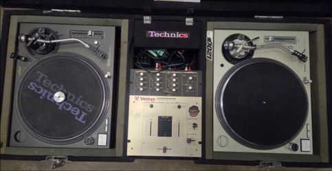 Technics quartz direct drive turntables with Vestax PMC-05