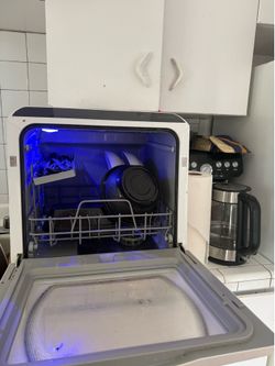 Counter top dishwasher