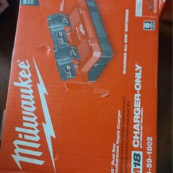 Milwaukee Rapid Charger 