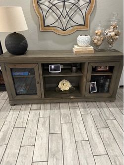 Tv console