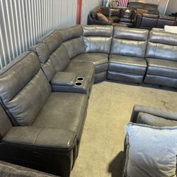 Free Delivery* Like New Gray Leather Sectional Sofa with Recliners!