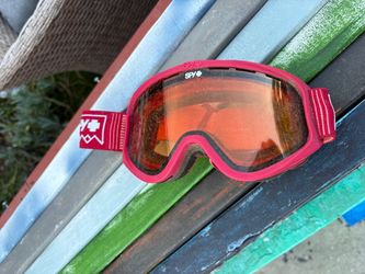 Spy women’s skiing and snowboarding goggles