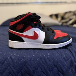 Jordan 1 Mid White Black Red (2022)
