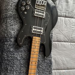 Peavey T-40 Bass Guitar 