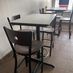 Table/chairs 