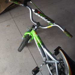 Kids Bike W/training Wheels And Spiderman Helmet. 
