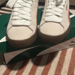 Men’s Suede Classic Pumas Size 9