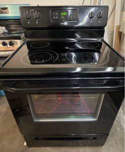 Frigidaire Black Glass Top Electric stove