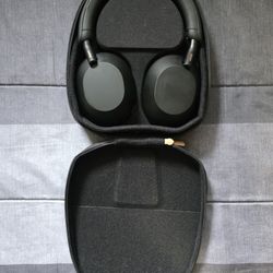 Sony WH1000XM5 Over-The-Ear Headphones