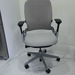 Steelcase Leap V2, Light Grey ,mint Condition Like New 