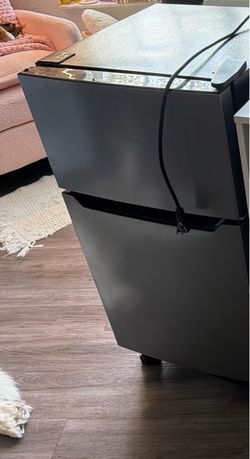 Mini fridge