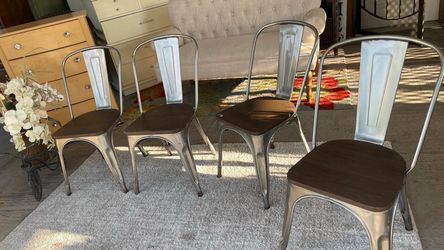 Gorgeous in or out metal wood chairs