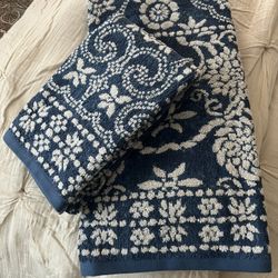 Pottery Barn Bath & Hand Towel Set