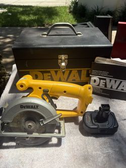 Like New -DEWALT 5-3/8" 14.4V Heavy-Duty Trim Saw Kit-DW 935- New 14.4-20V Battery Adapter, New Extra Blade, Case