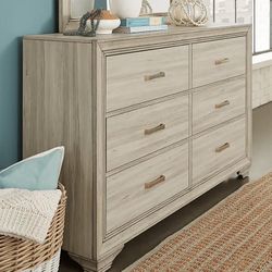 Dresser With Mirror 