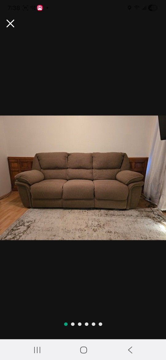 Two-piece living room set: electric reclining 3-seat sofa and 2-seat loveseat, with electric reclining side seats and USB charging ports.