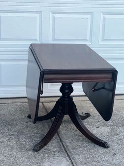 Drop leaf tables
