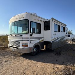 Renovated 2001 Ford Fleetwood Bounder Class A Motorhome