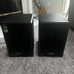 Mackie CR8-XBT 8in Powered Speakers