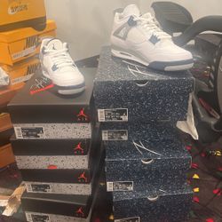 Midnight Navy Jordan 4s