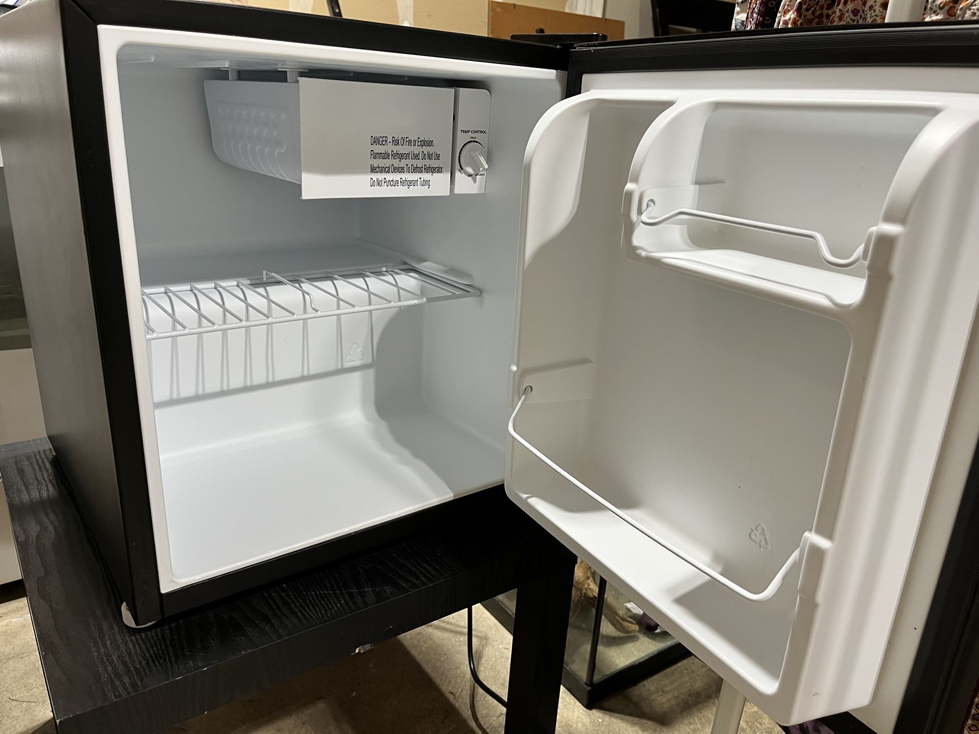 Sunbeam Mini Refrigerator for Sale in Puyallup, WA OfferUp