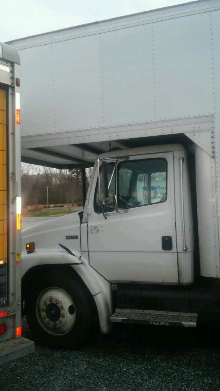 35 Ft. Box Truck With Sleeper $2999