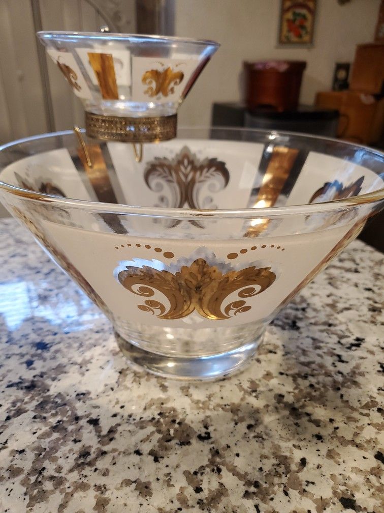 Vintage Holiday Chip And Dip Bowl