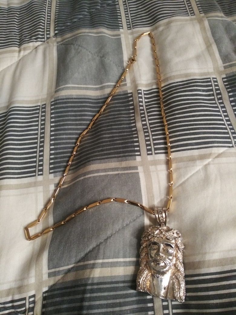 Gold Jesus Piece & Gold Chain