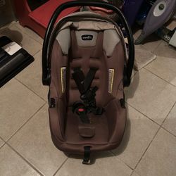 Evenflo Lite max Car seat With Base