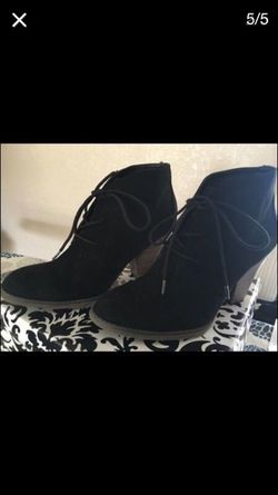 •BLACK SUEDE BOOTIES