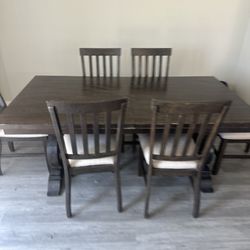 Dining Room Table 
