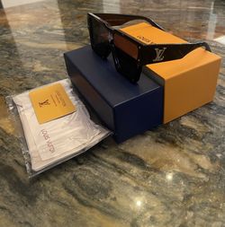 Louis vuitton cyclone black shaded